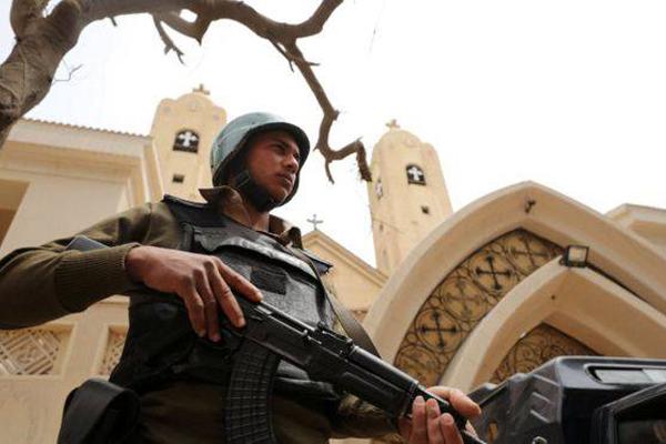Боевики атаковали автобус с христианами в Египте, десятки убитых