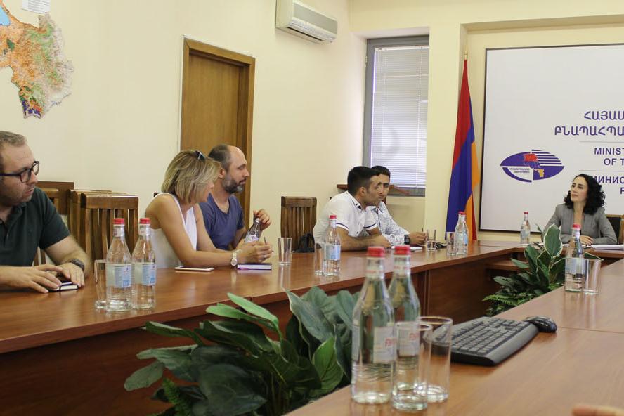 Պլաստիկից հրաժարվելու հարցը քննարկվել է ռեստորանների ու սրճարանների պատասխանատուների հետ