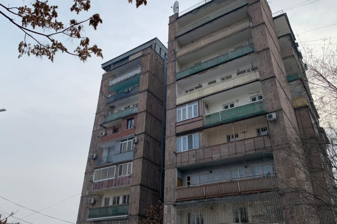 Жители дома по адресу Орбели 63/1 обратились к Пашиняну 