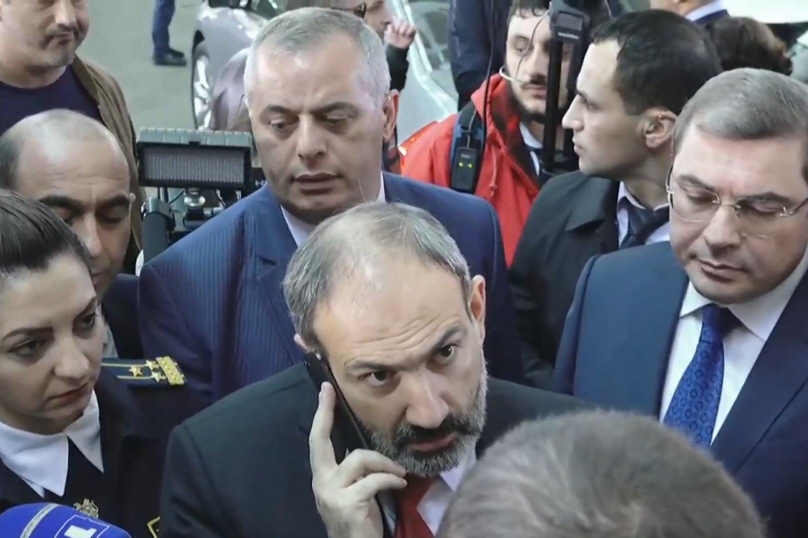 Ինչո՞ւ պետհամարանիշ չկա․ զանգ՝ ոստիկանապետին