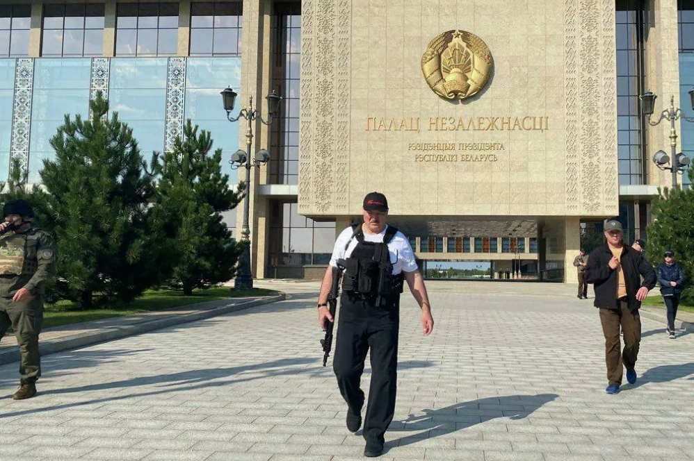 Лукашенко заявил, что готов первым пойти на войну ради защиты Отечества