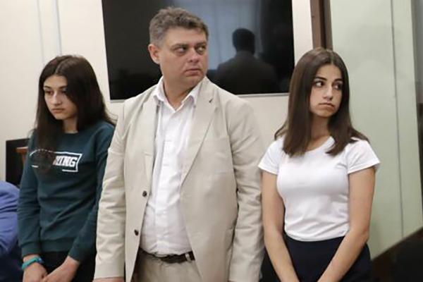 Спасшиеся от мучений, но обвиняемые в убийстве: дело сестер Хачатурян – в обзоре немецкого издания Tagesspiegel