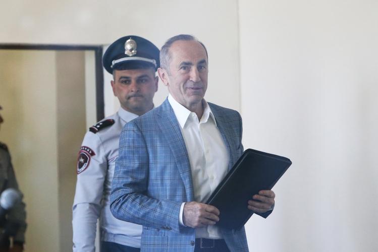 Защита Роберта Кочаряна попросила суд освободить его под залог