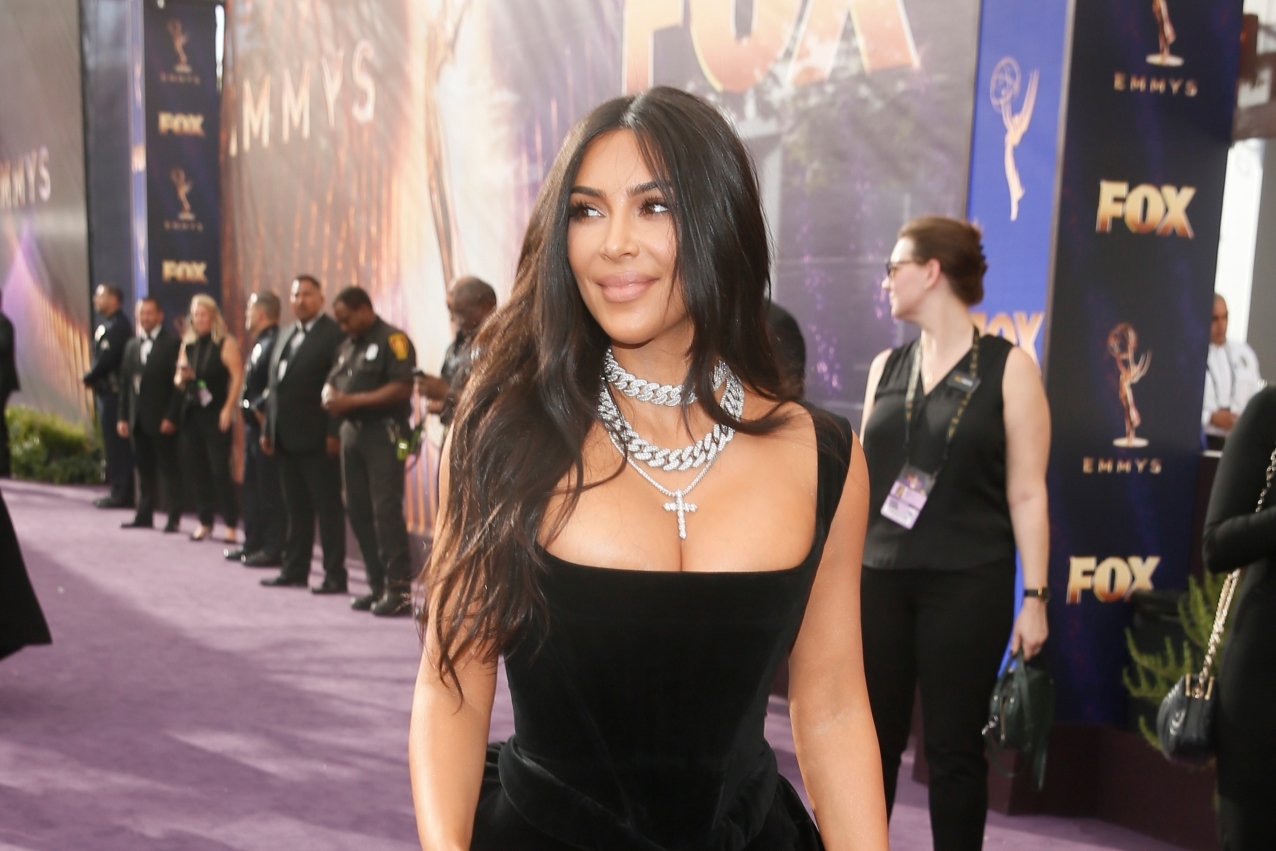 Официальная «икона стиля»: Ким Кардашьян стала лауреатом премии Fashion Icon Award  