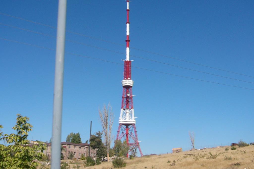 Կարմիր, սպիտակ․ հեռուստաաշտարակի ներկմամբ պայմանավորված՝ վարորդներին հորդորվում է չերթևեկել հարակից տարածքներով